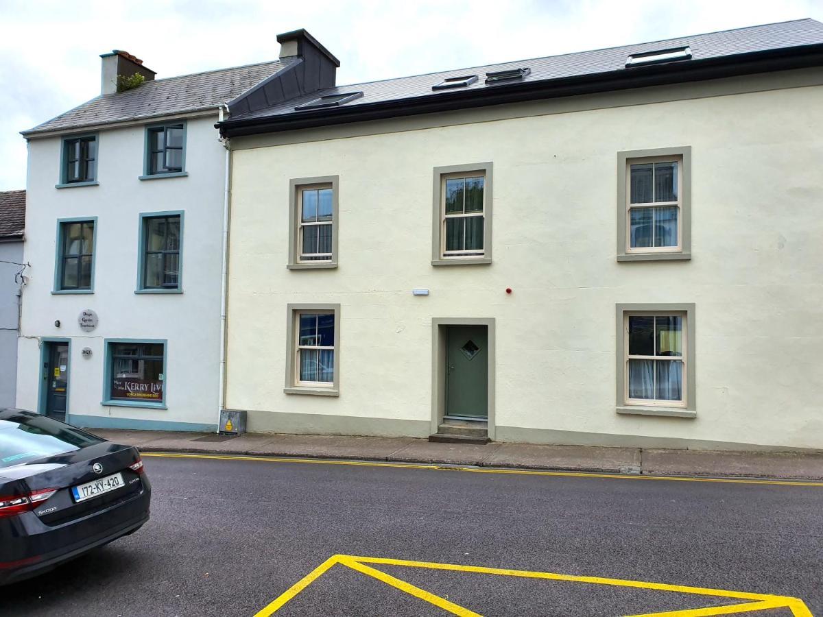 Bed and Breakfast Dingle Garden Townhouse Екстер'єр фото The former National School in 2019