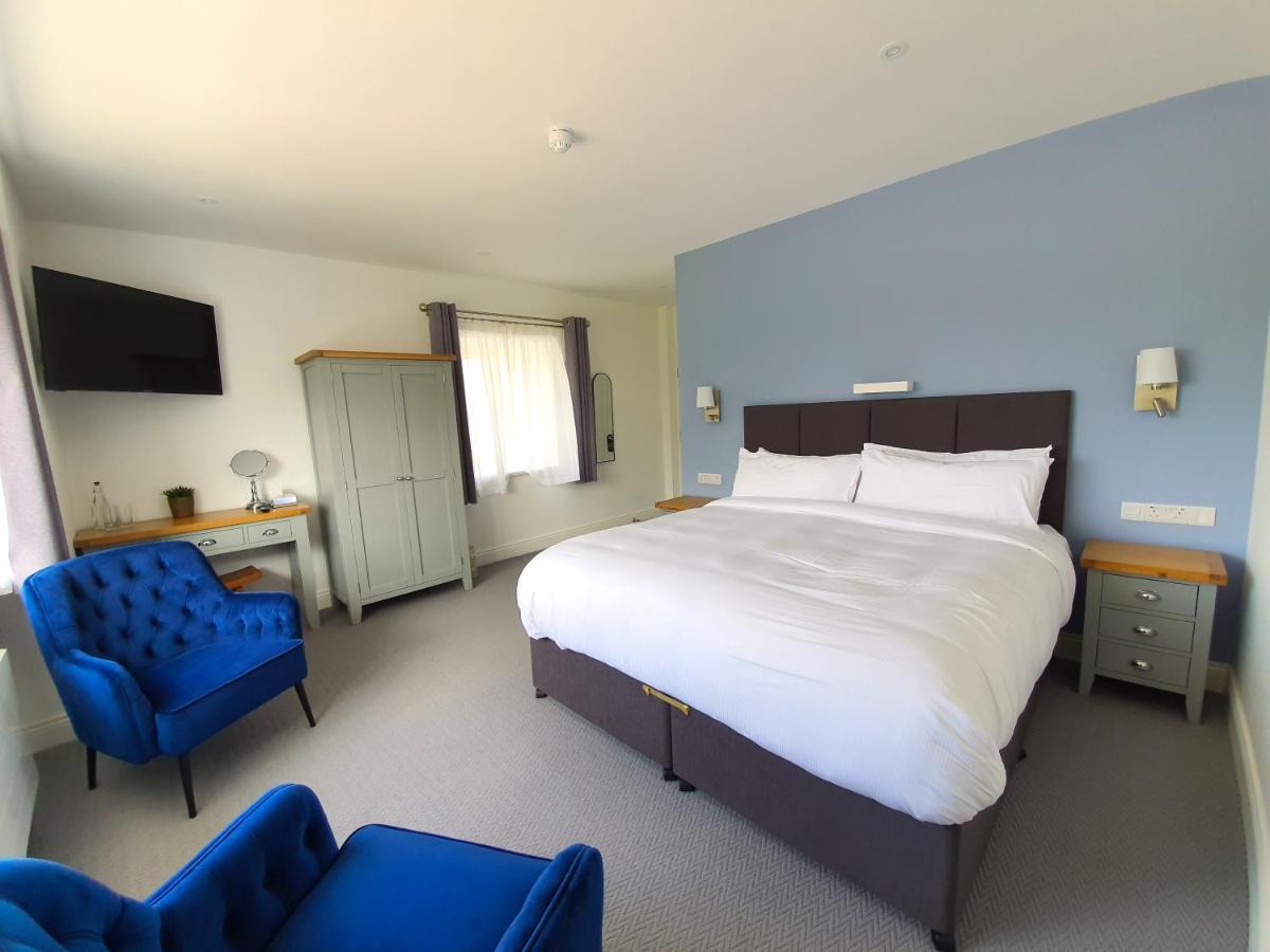 Bed and Breakfast Dingle Garden Townhouse Екстер'єр фото A bedroom at The Old Mill