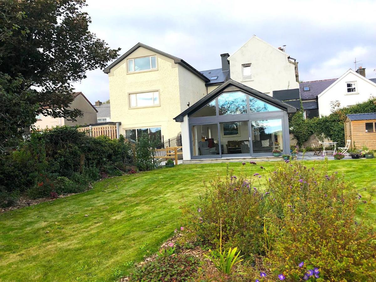 Bed and Breakfast Dingle Garden Townhouse Екстер'єр фото The house of the artist in 2019