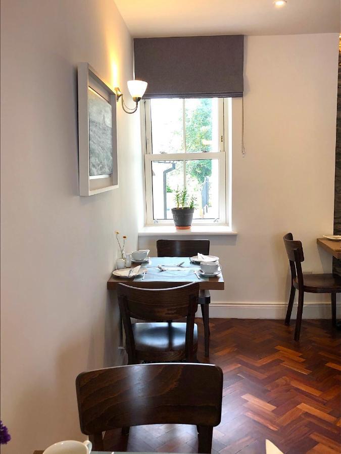 Bed and Breakfast Dingle Garden Townhouse Екстер'єр фото A table at the restaurant