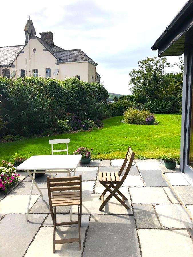 Bed and Breakfast Dingle Garden Townhouse Екстер'єр фото The garden of the former school house