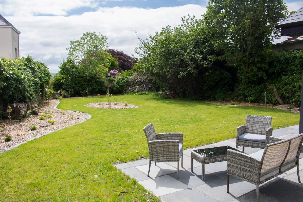 Bed and Breakfast Dingle Garden Townhouse Екстер'єр фото The garden of the house