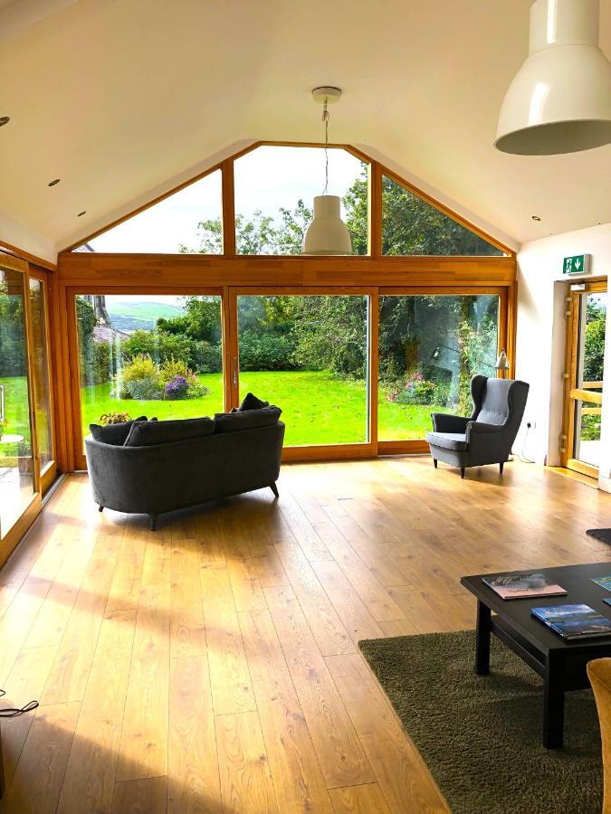 Bed and Breakfast Dingle Garden Townhouse Екстер'єр фото The interior of the Centre for Cancer Immunotherapy