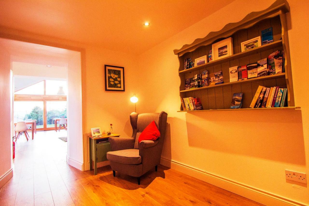 Bed and Breakfast Dingle Garden Townhouse Екстер'єр фото The interior of the house