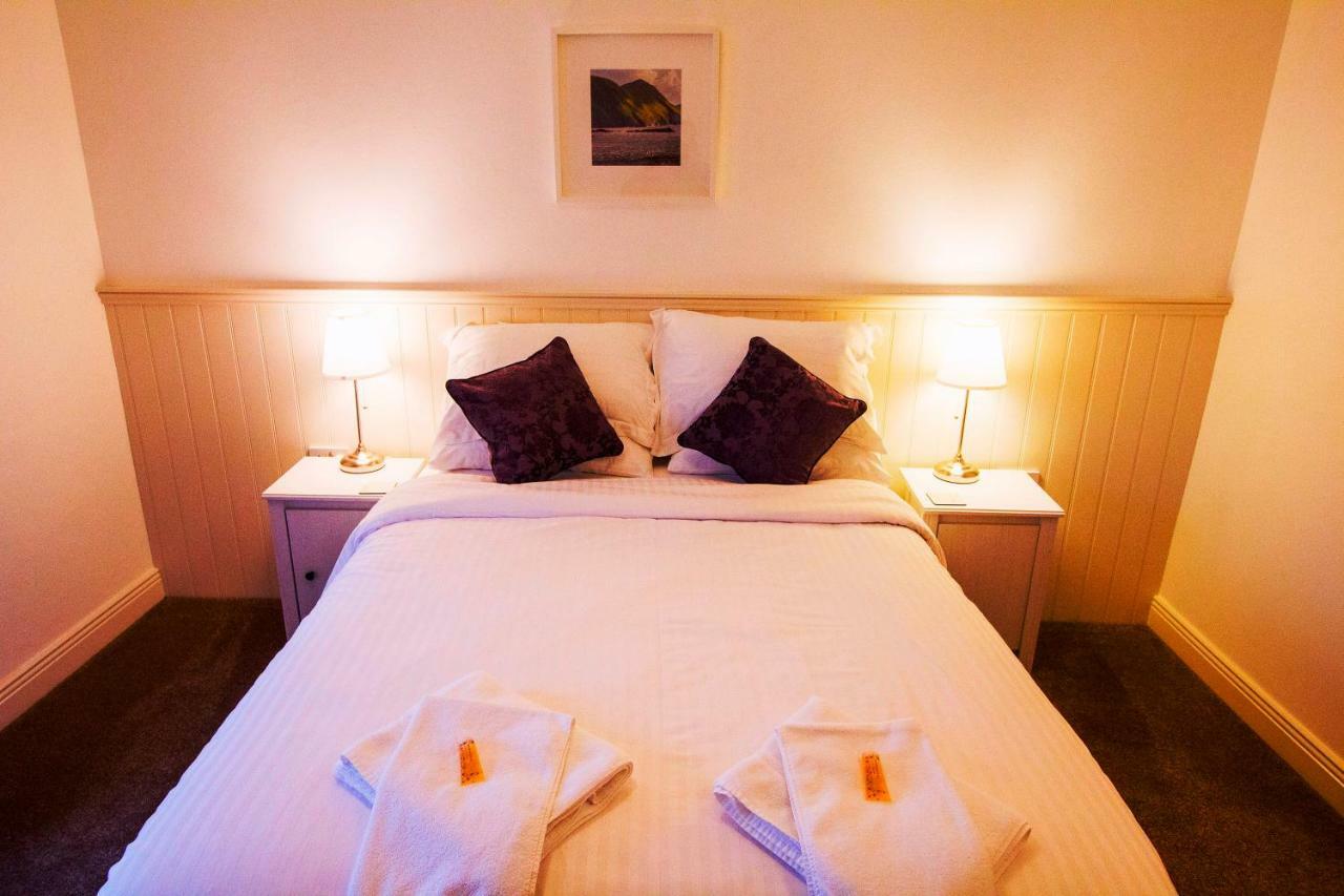 Bed and Breakfast Dingle Garden Townhouse Екстер'єр фото A bedroom at the hotel