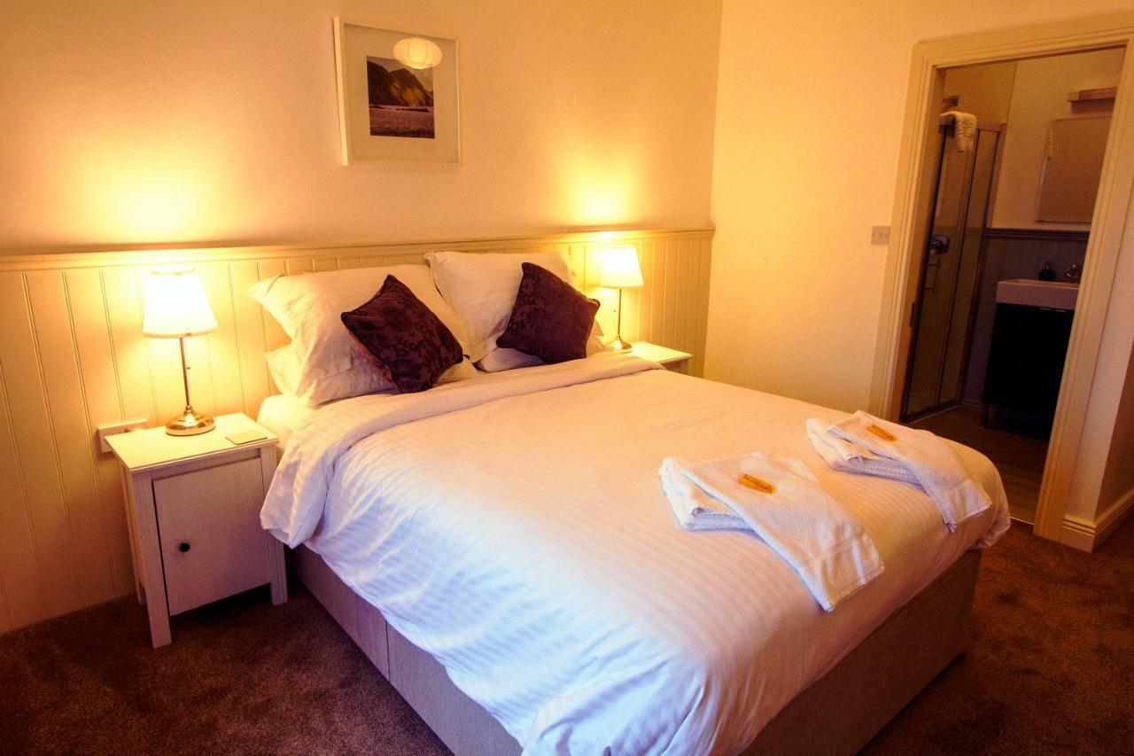 Bed and Breakfast Dingle Garden Townhouse Екстер'єр фото A bedroom at the hotel