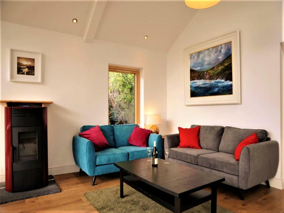 Bed and Breakfast Dingle Garden Townhouse Екстер'єр фото The interior of the cottage