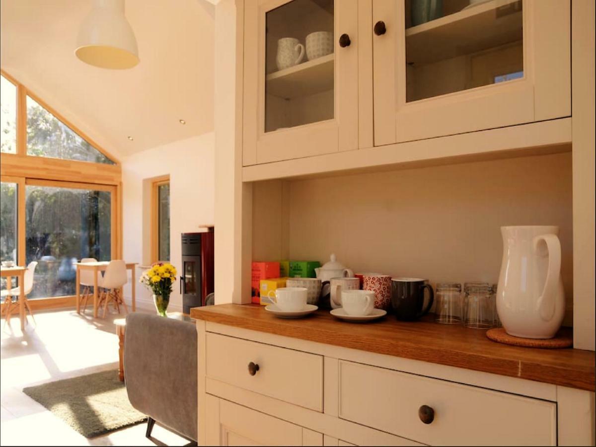 Bed and Breakfast Dingle Garden Townhouse Екстер'єр фото A kitchen